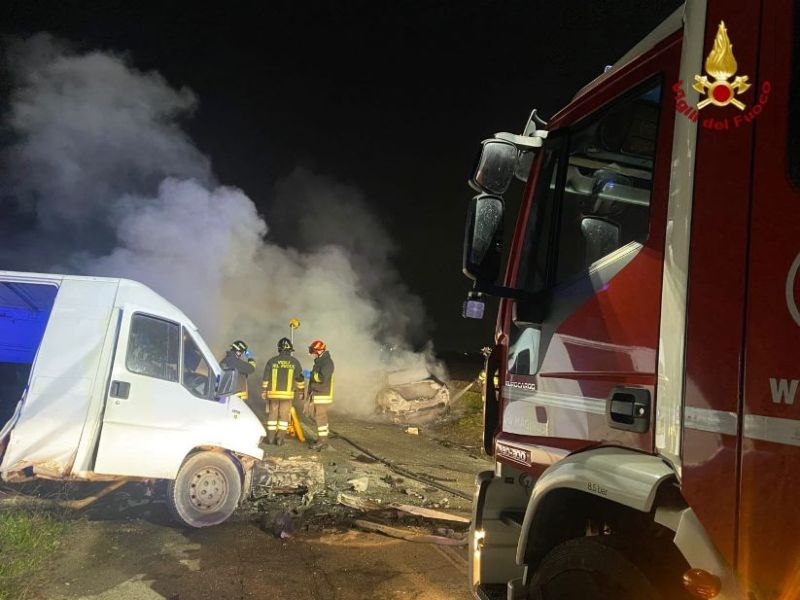 INCIDENTE MORTALE A ROMENTINO – Coinvolte due auto e un furgone: deceduto l’autista di un mezzo