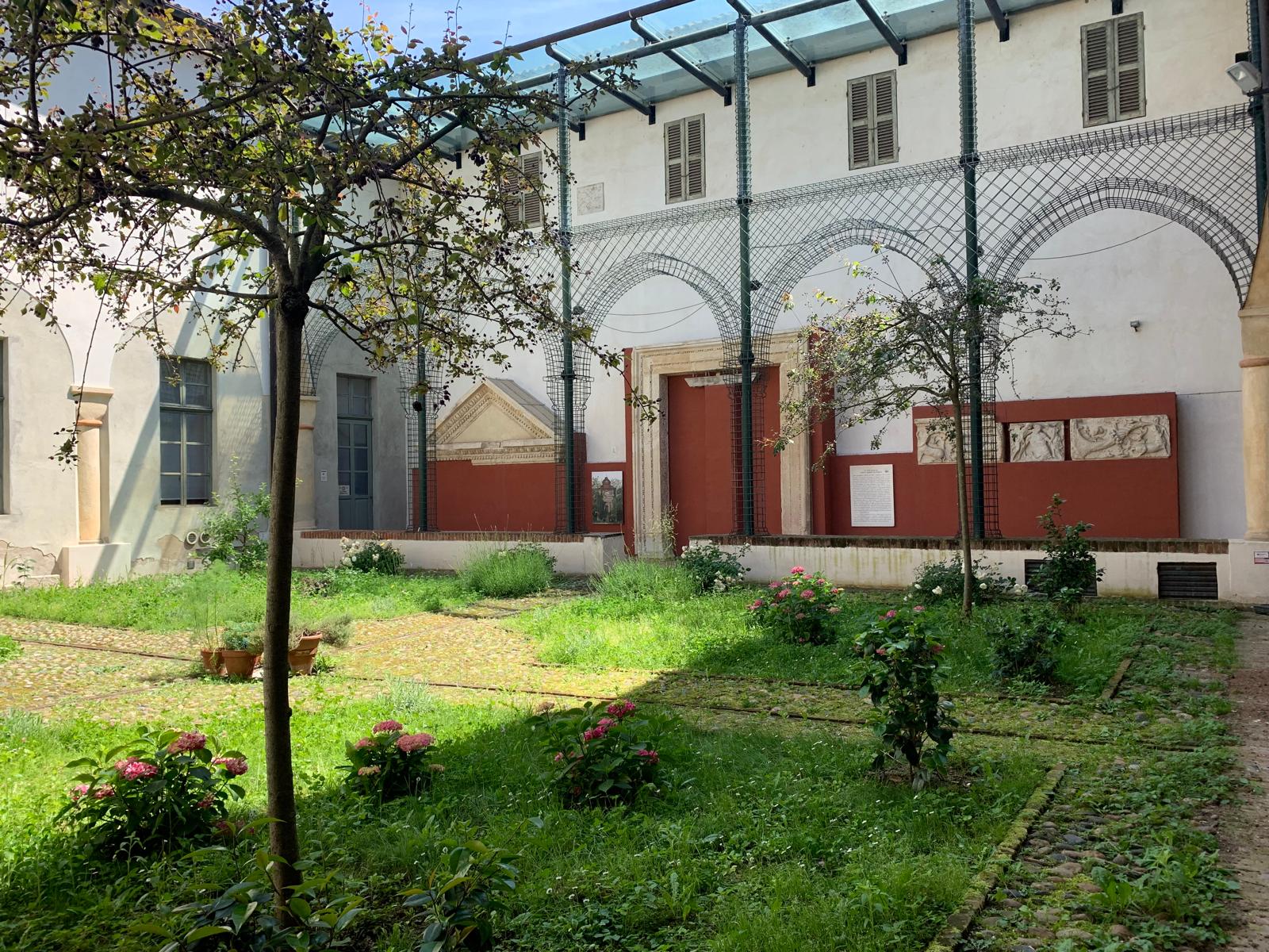 CASALE – Il giardino del convento: da orto dei semplici a spazio museale
