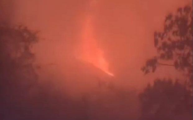 CARESANA – Fiamme alla cascina Castelletto mentre è in corso una festa di compleanno